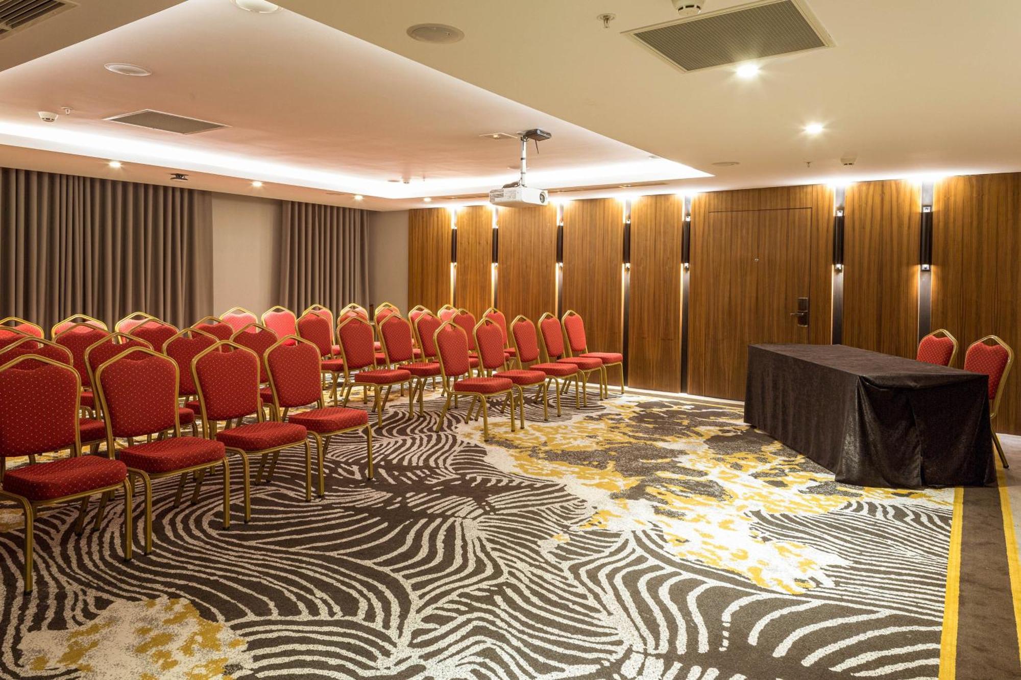 Sheraton Bichkek Extérieur photo